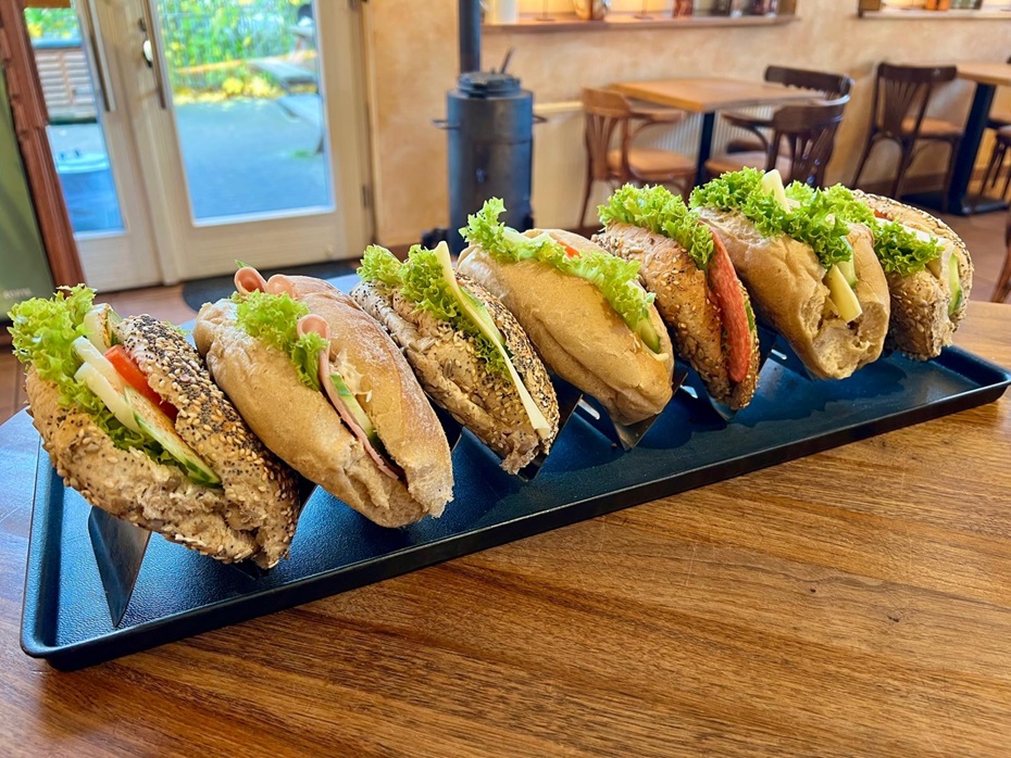 Belegte Holzofen-Brötchen