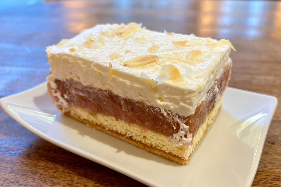 Holzofen-Rhabarber-Sahne-Kuchen